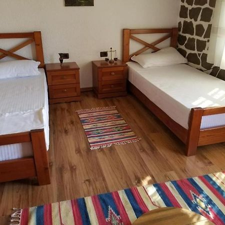 Bed & Breakfast Local Living Edi Berat Kültér fotó
