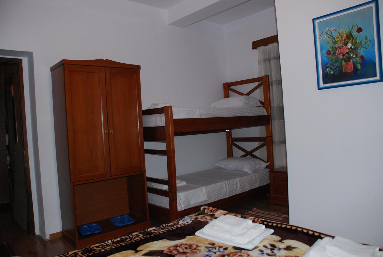 Bed & Breakfast Local Living Edi Berat Kültér fotó