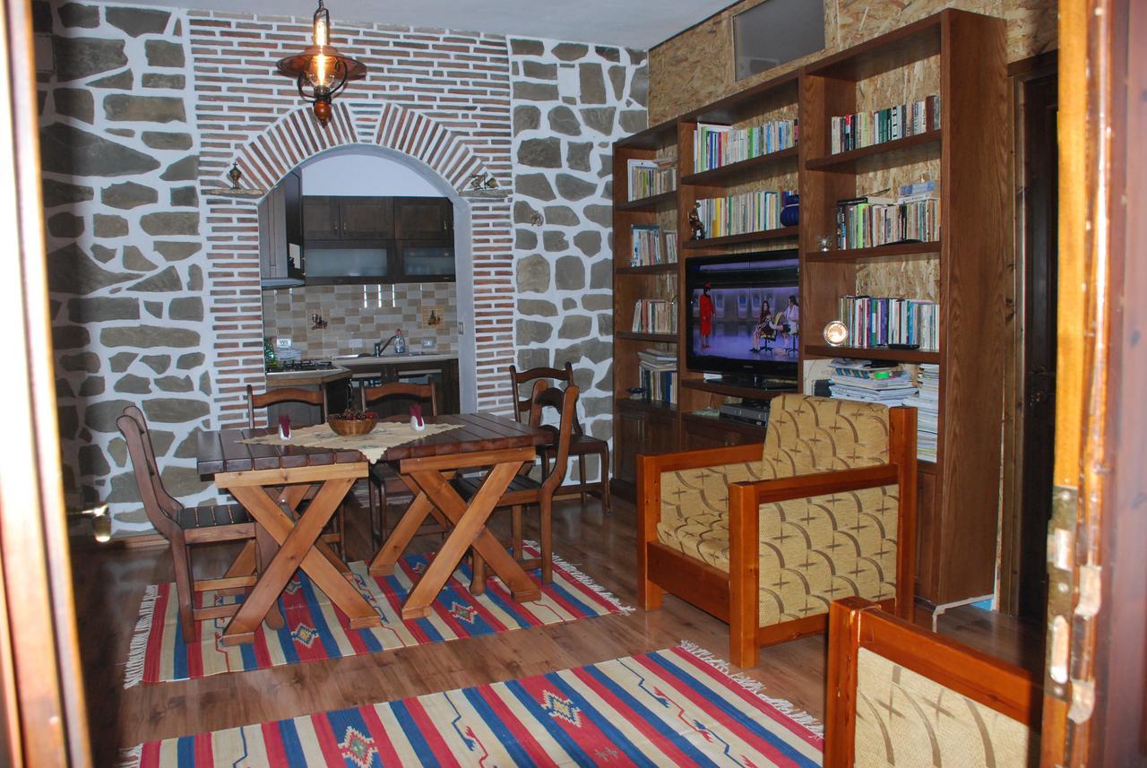 Bed & Breakfast Local Living Edi Berat Kültér fotó
