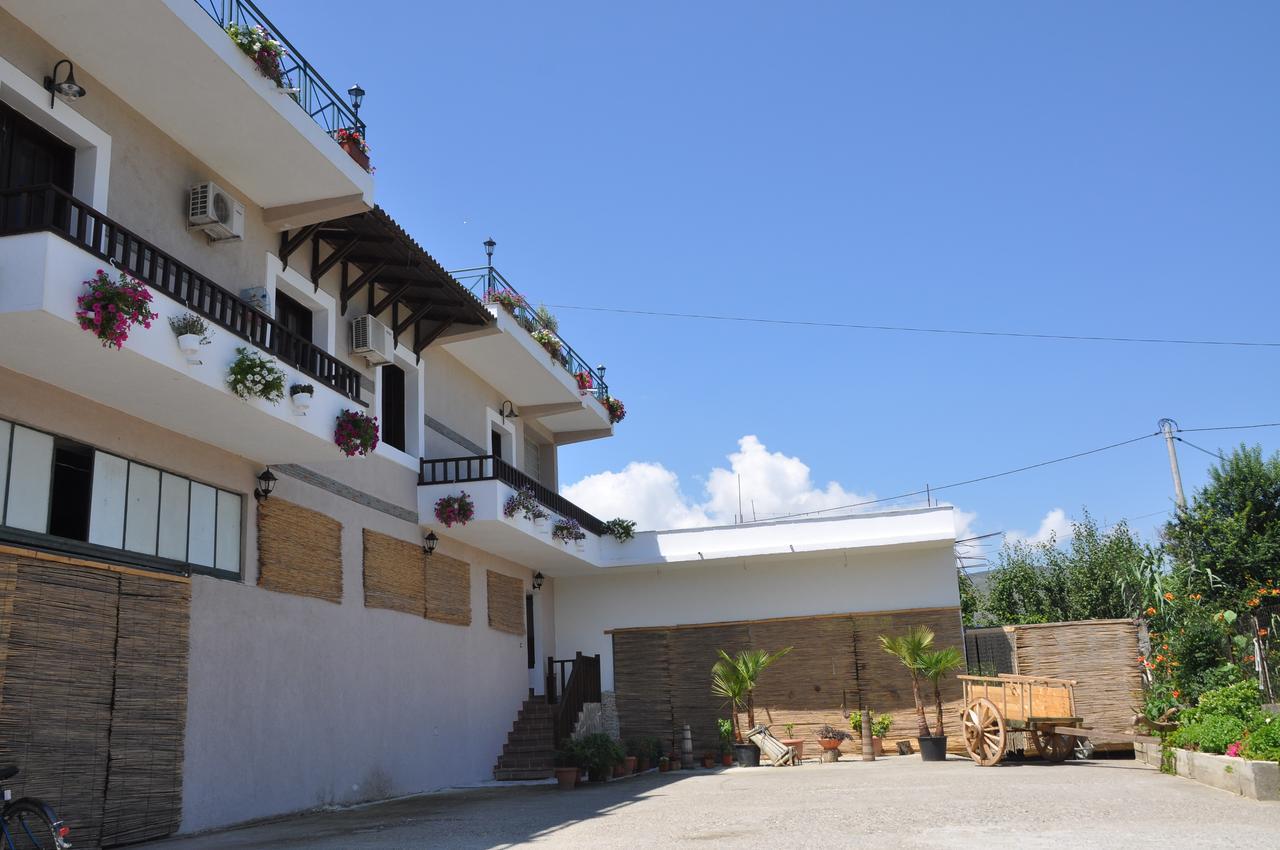 Bed & Breakfast Local Living Edi Berat Kültér fotó