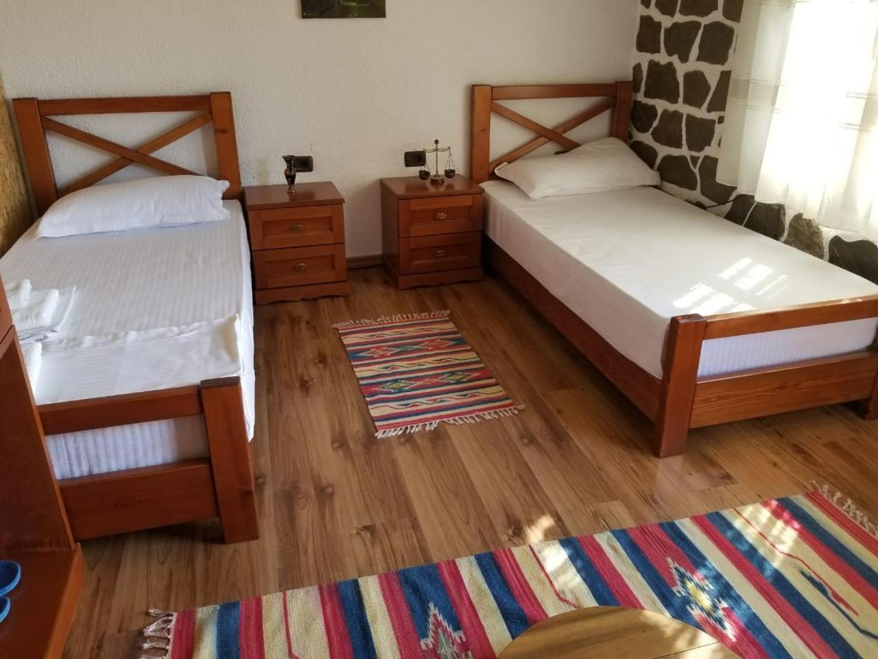 Bed & Breakfast Local Living Edi Berat Kültér fotó