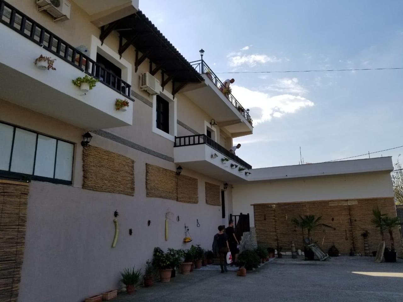 Bed & Breakfast Local Living Edi Berat Kültér fotó